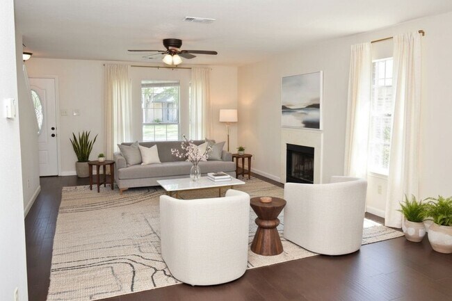 Building Photo - 2914 Silent Dr