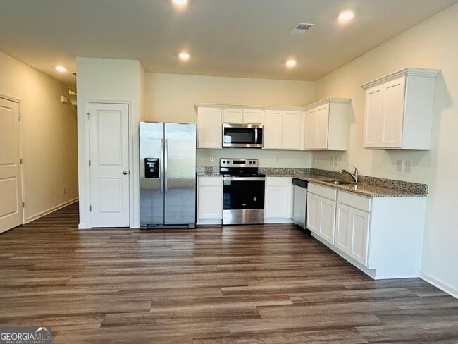 Building Photo - 403 Kings Cross Wy