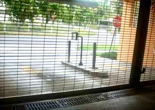 Secured Covered Garage - 215 SW 42nd Ave