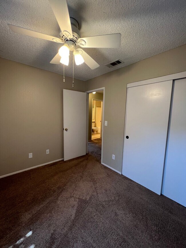 Building Photo - 4717 Tobin Rd