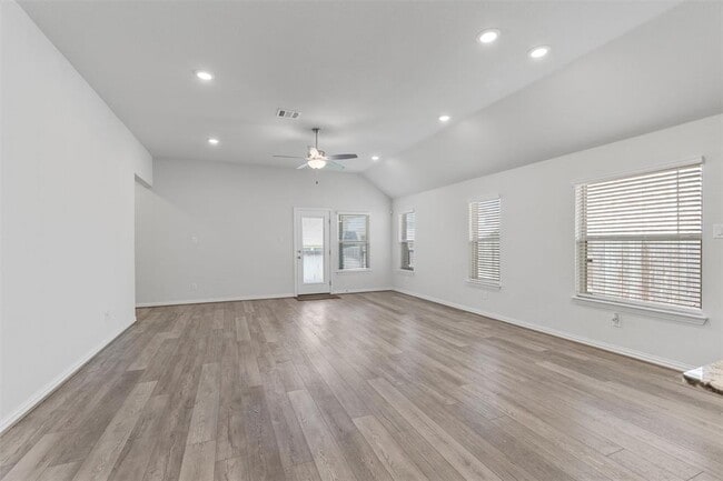 Building Photo - 562 Leadtree Loop
