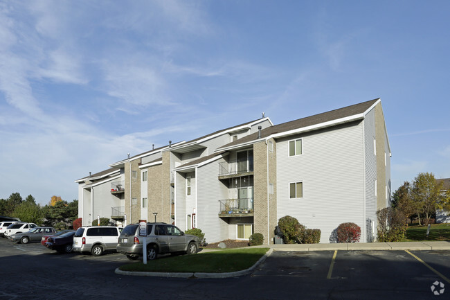 Building Photo - Bay Pointe Apartments