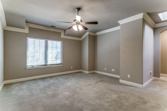 Building Photo - 809 Milton Way