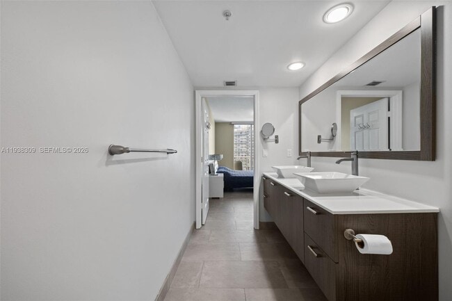 Building Photo - 1755 E Hallandale Beach Blvd