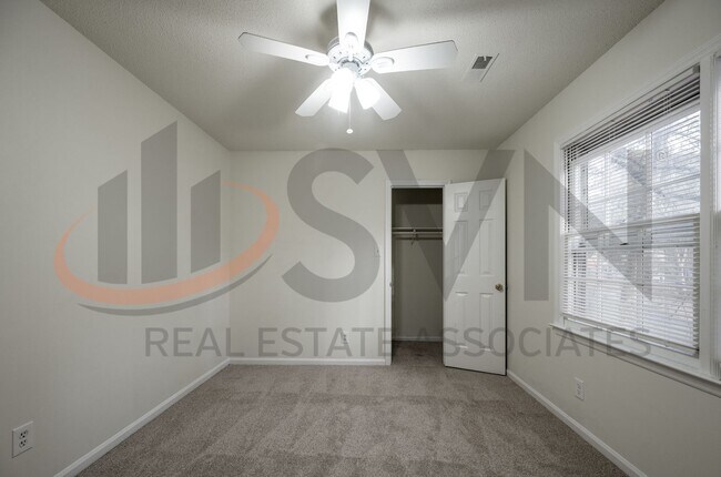 Building Photo - Spacious Home in Desirable Hope Valley Neighborhood!