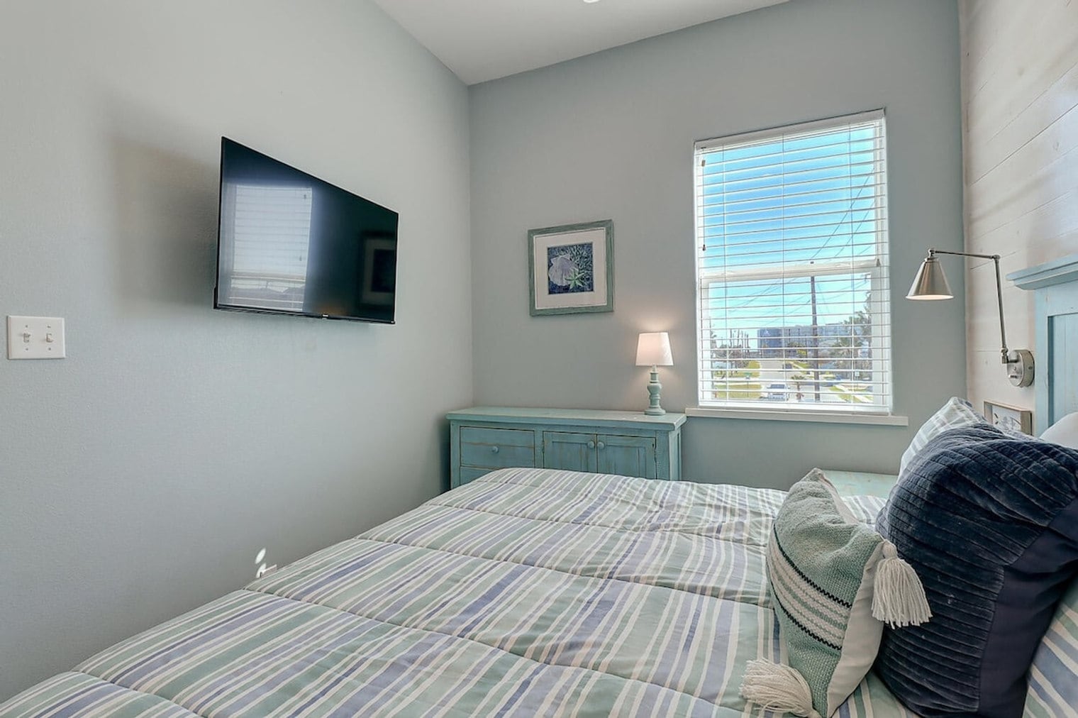 Building Photo - 1624 Eleventh Street-SI ID1023226P