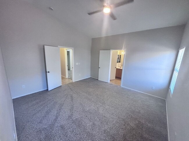 Building Photo - GREAT SINGLE STORY WITH 3 BEDS & 2 BATHS IN GATED COMMUNITY!