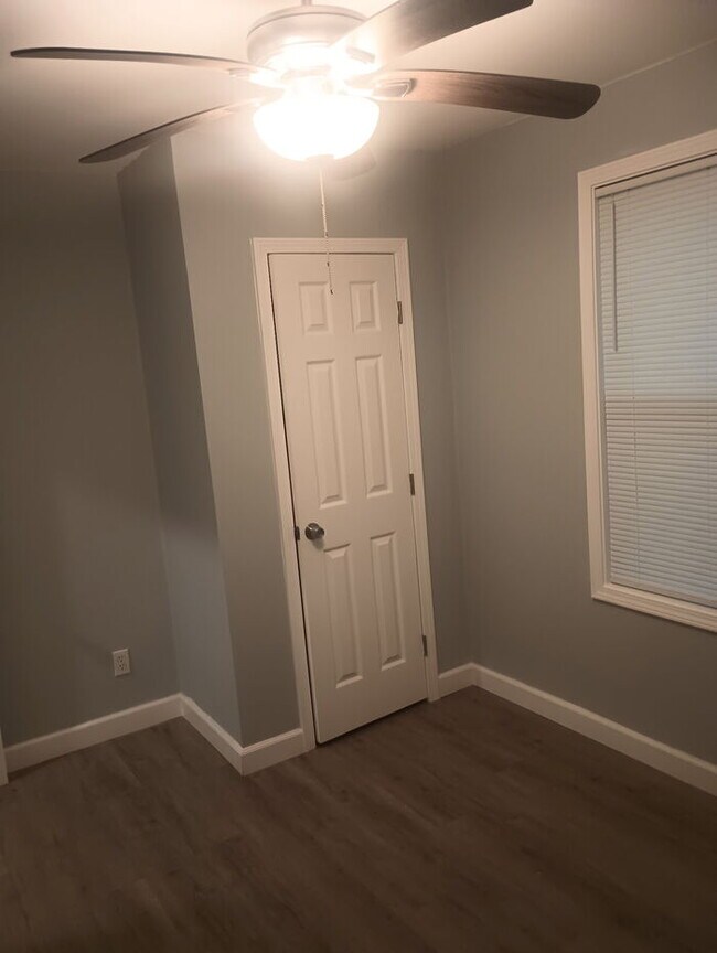 Building Photo - 1105 N 50th Ave