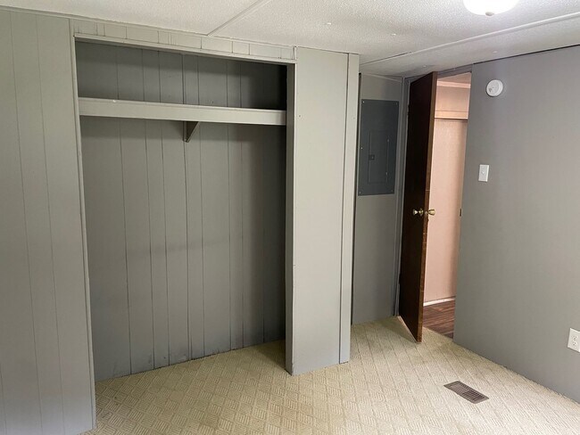 Building Photo - 3 BDRM 1/5 BA SINGLEWIDE MOBILE HOME IN PARK,INSIDE PETS OK WITH $25 EXTRA PER MONTH & $250 NON-R...