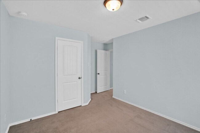 Building Photo - 1705 Uhland Dr