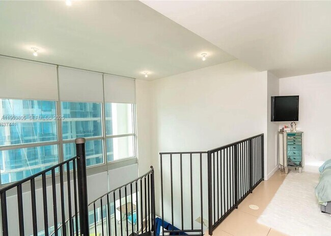 Building Photo - 300 S Biscayne Blvd