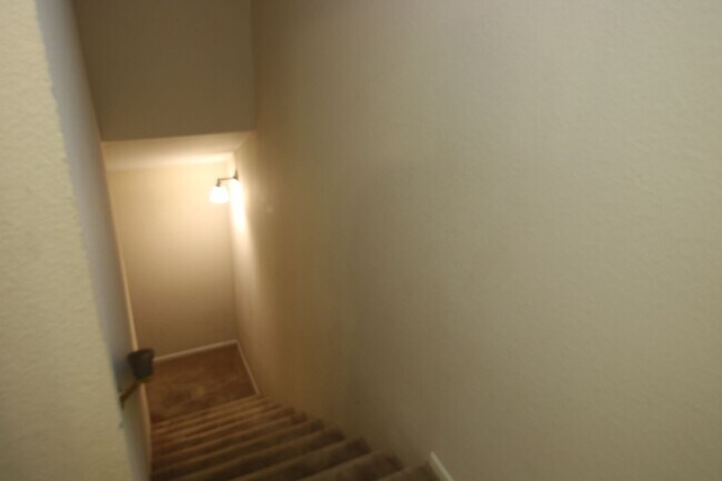 Building Photo - Refurbished Cape Cod Townhome – 2 Master B...