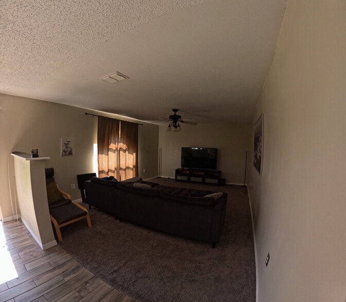 Building Photo - 422 Fairfield Dr