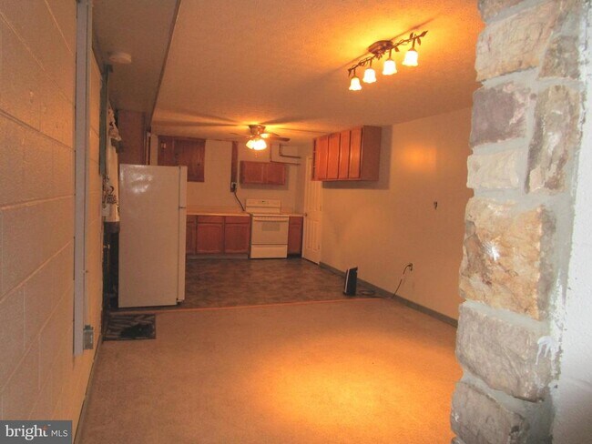 Building Photo - 1346 Old Grade Rd