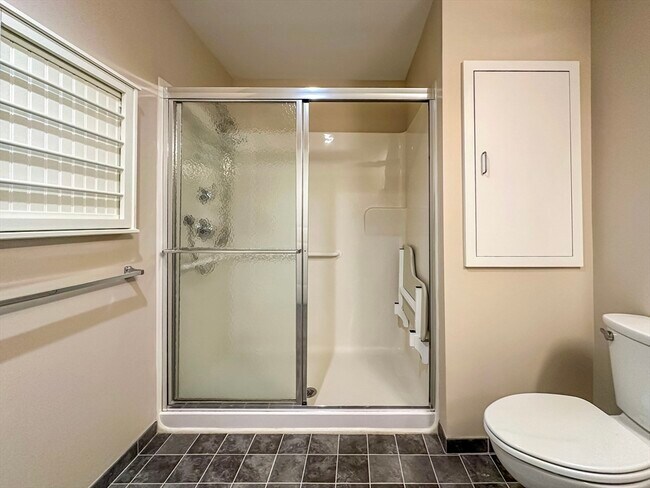 Building Photo - 25 Stonehaven Dr