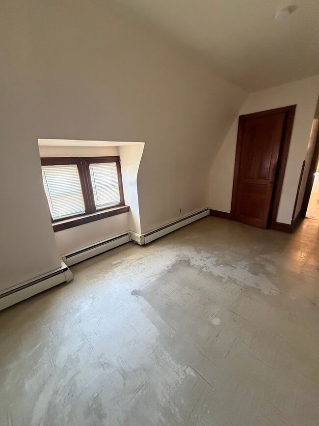 Building Photo - 1651 Perkiomen Ave