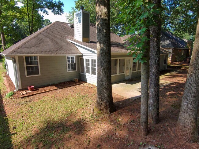 Building Photo - 205 Jarrett Ln