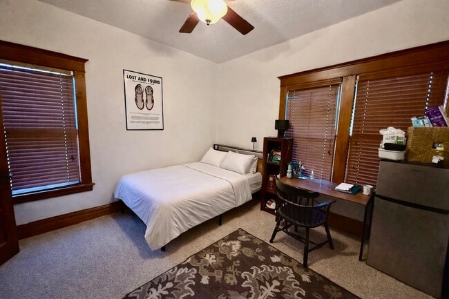 Building Photo - 422 5th St NW