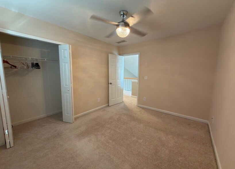 Building Photo - 1570 Valley Club Dr