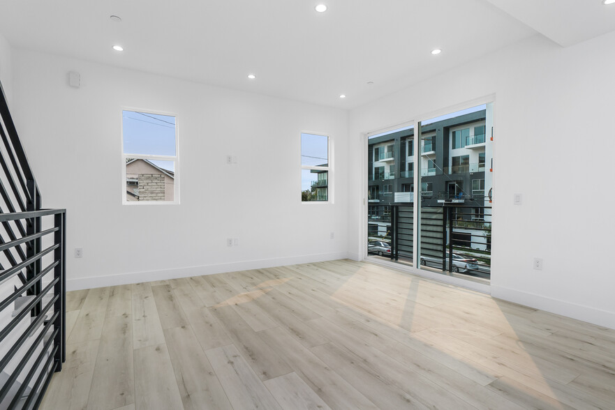Building Photo - 522 N Wilton Pl
