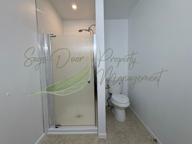 Building Photo - BEAUTIFUL BLUE SPRINGS HOME!!!