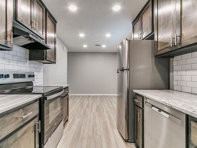 Building Photo - 202 Thompson Dr