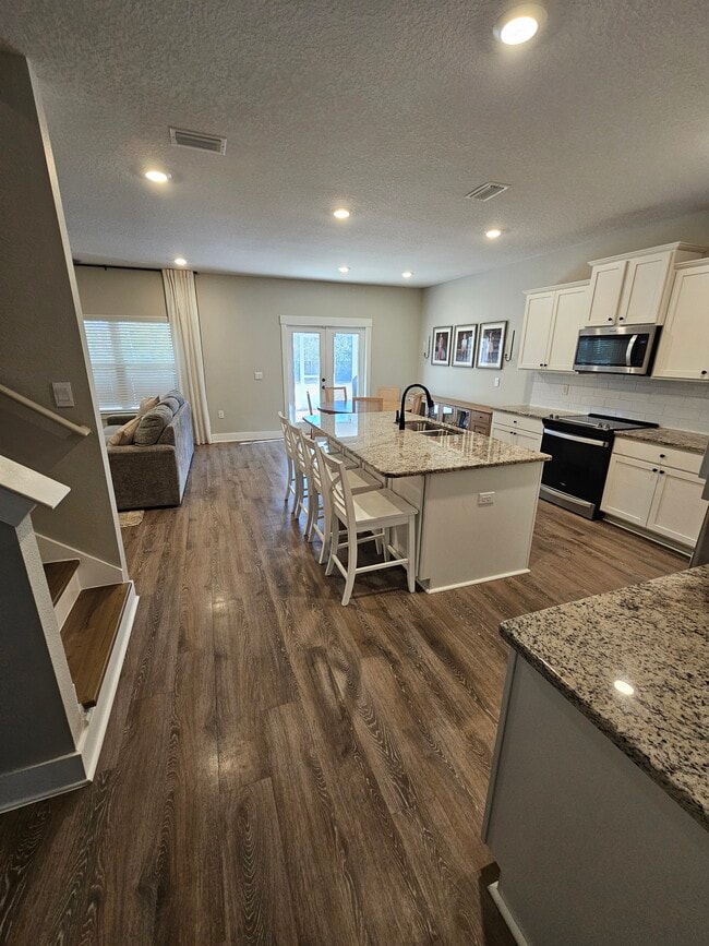 Building Photo - 5825 Danbury Blvd