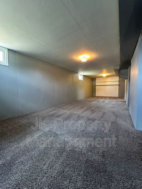 Building Photo - 3810 9th Ave S