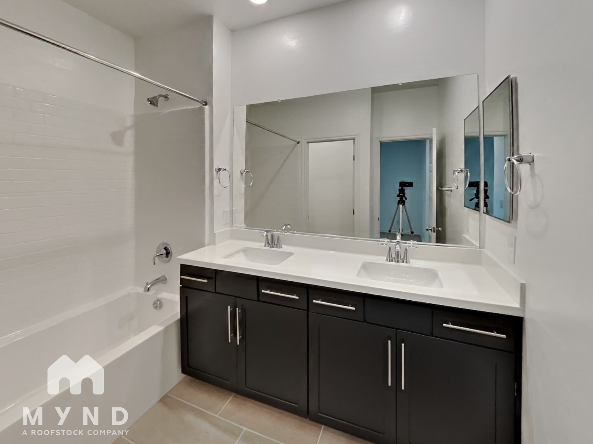 Building Photo - 600 Carriage Hill Dr
