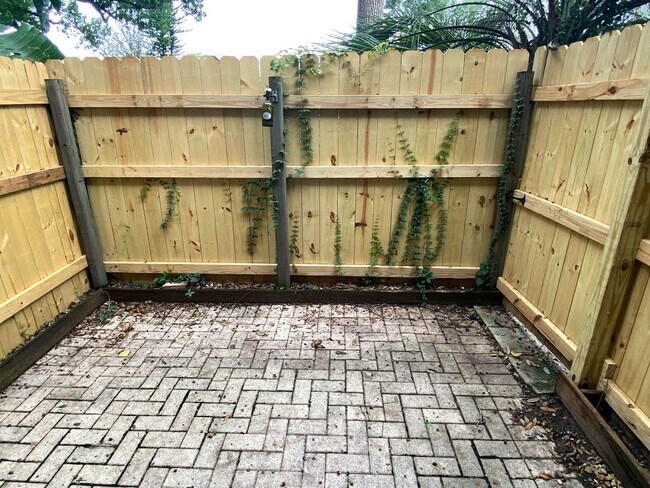 Building Photo - 1954 Conway Rd