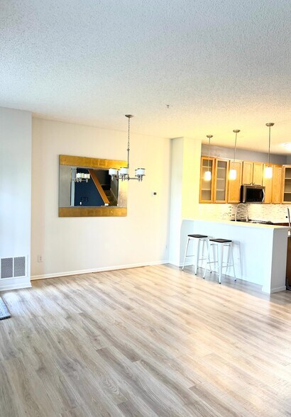 Building Photo - 6841 Narcissus Ln N