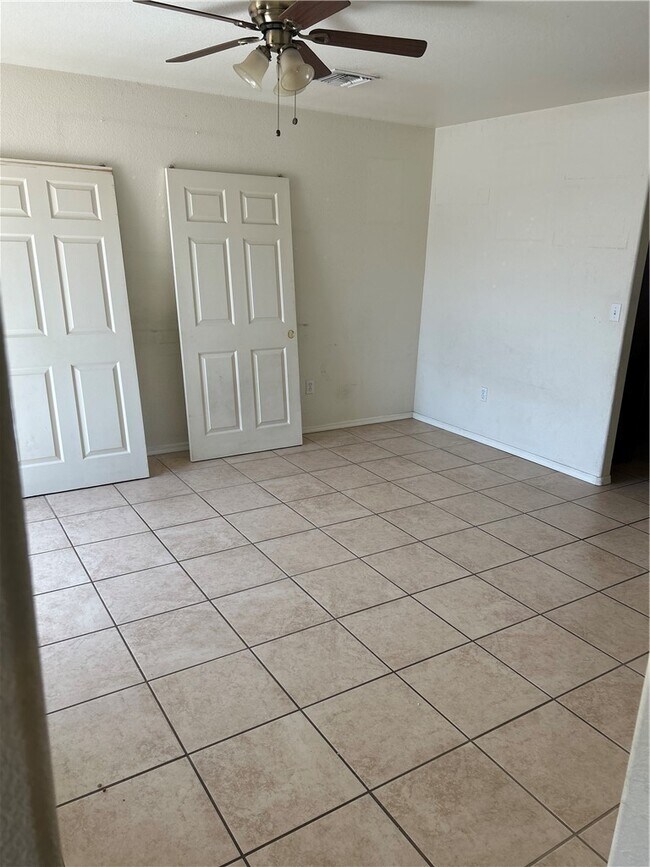 Building Photo - 5775 Bernstein Dr