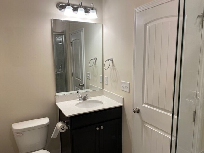 Building Photo - 439 Parlier Dr