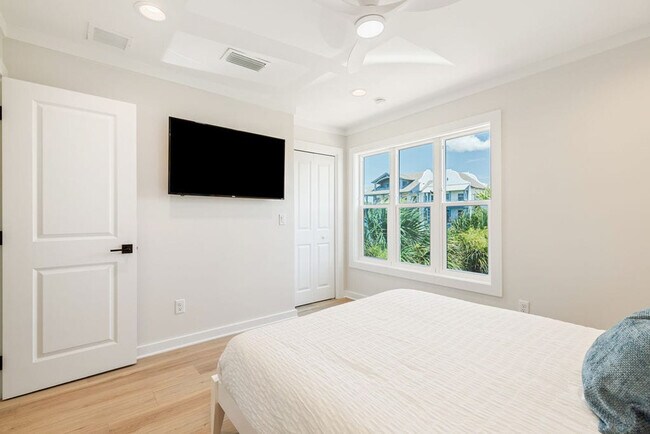 Building Photo - 100 S Spooky Ln