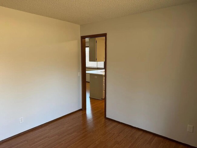 Building Photo - 1422 Lawnridge Ave