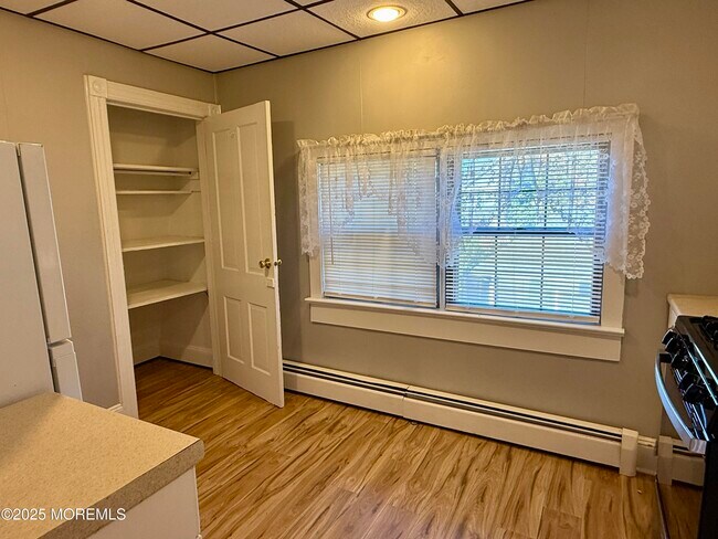 Building Photo - 304 Lareine Ave