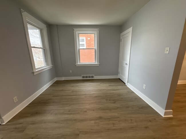 Building Photo - 2932 Pyramid Ave