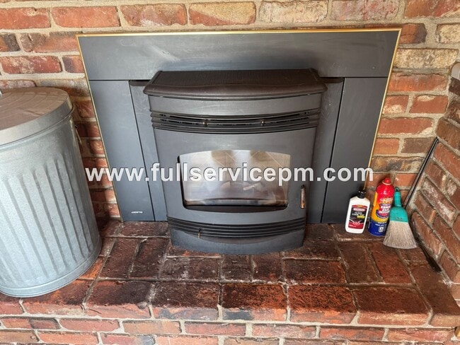 Building Photo - Charming house in downtown Snohomish