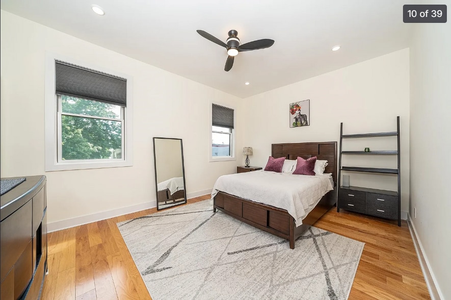 Building Photo - 209 Hutton St