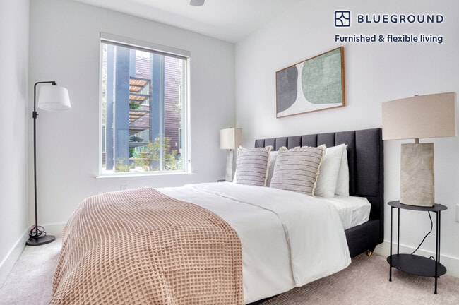 Building Photo - 1301 W Koenig Ln