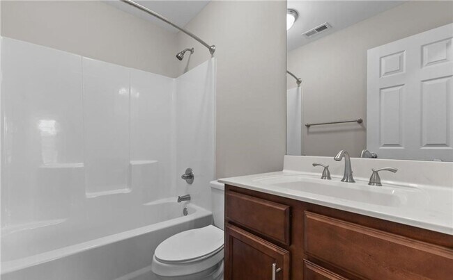 Building Photo - 1595 Rossmore Dr