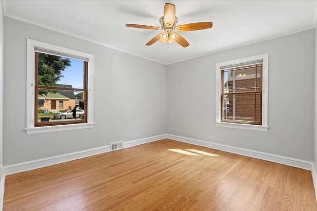 Building Photo - 7236 N Olcott Ave