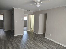 Building Photo - 807 Spencer Ct