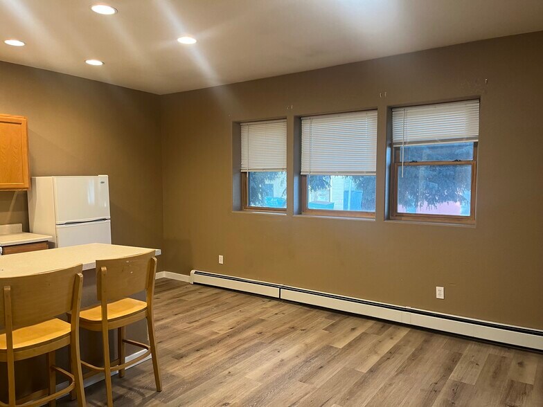 Building Photo - 221 S Washington St