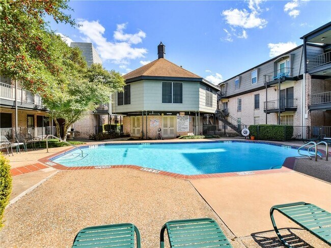 Building Photo - 2425 Ashdale Dr