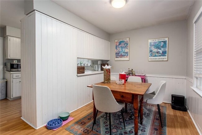 Building Photo - 1138 Arlington Pkwy NE