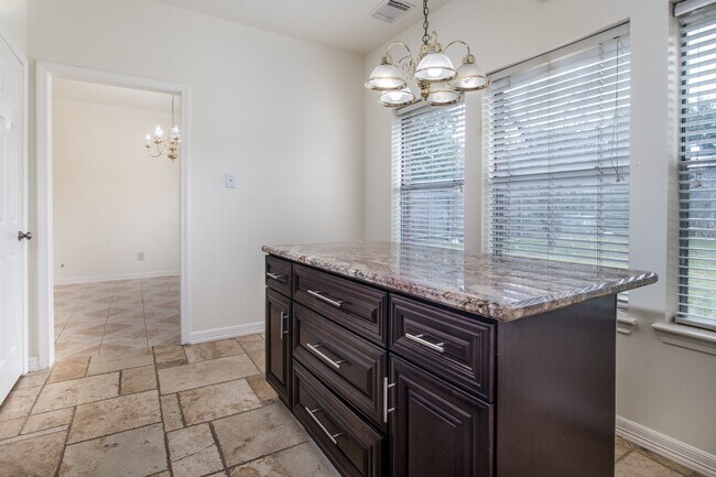 Building Photo - 6218 Summerville Ln