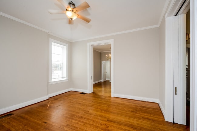 Building Photo - Fantastic 3bd/2ba home! Coming soon!