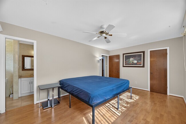 Building Photo - 9123 Langdon Ln