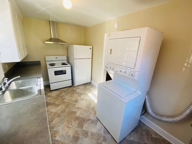 Building Photo - Cozy & Convenient 2 Bed, 1 Bath Home